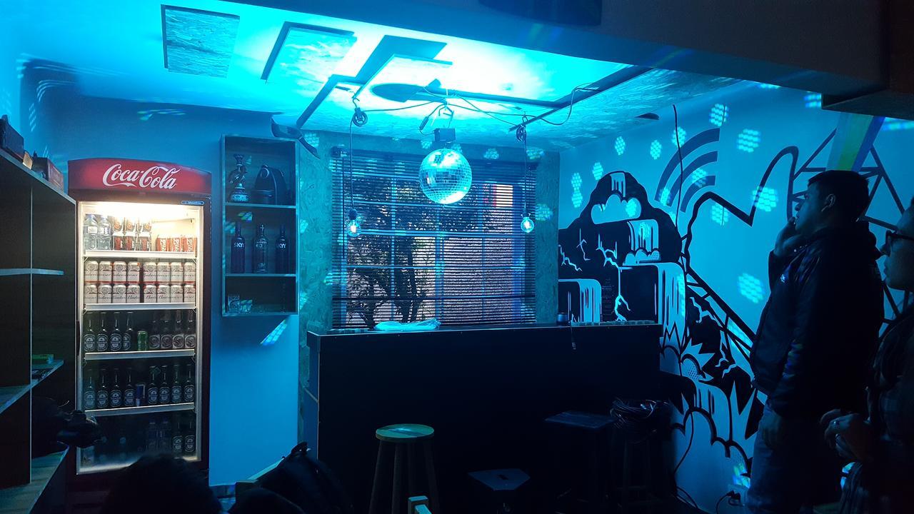 Social Hostel Cafe E Bar Куритиба Экстерьер фото