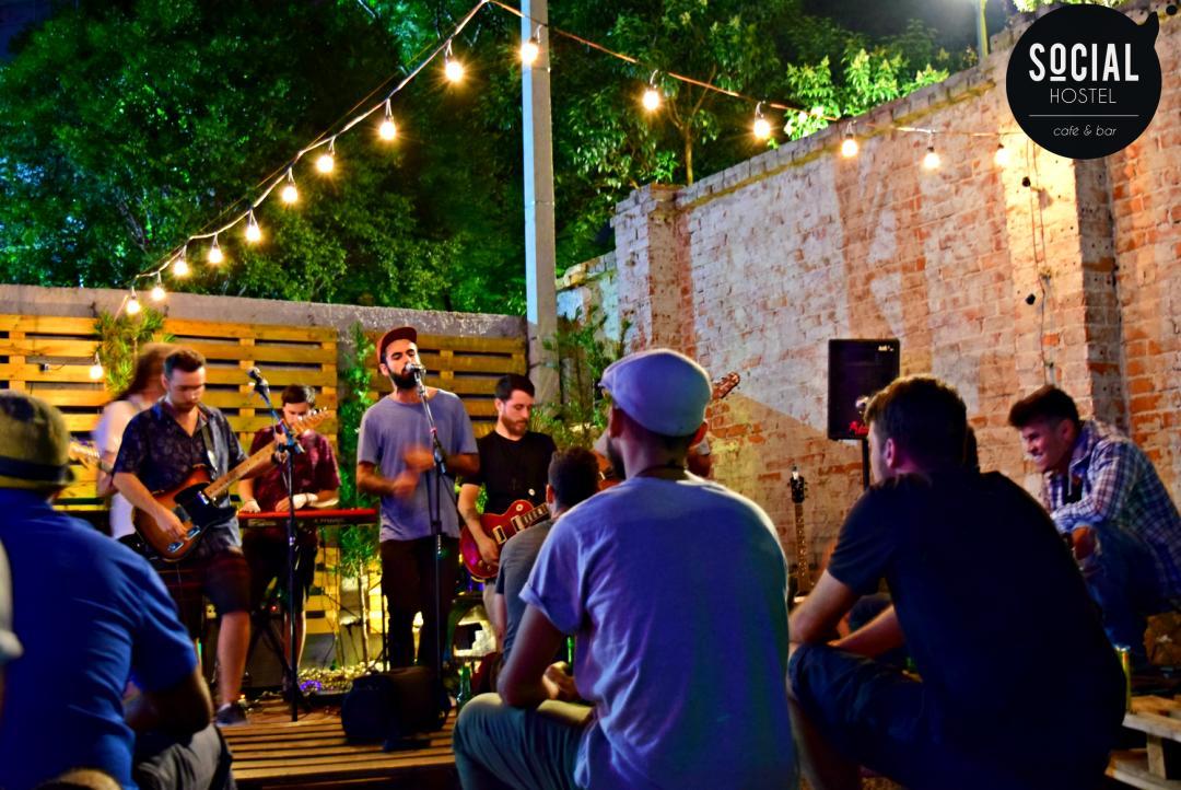 Social Hostel Cafe E Bar Куритиба Экстерьер фото