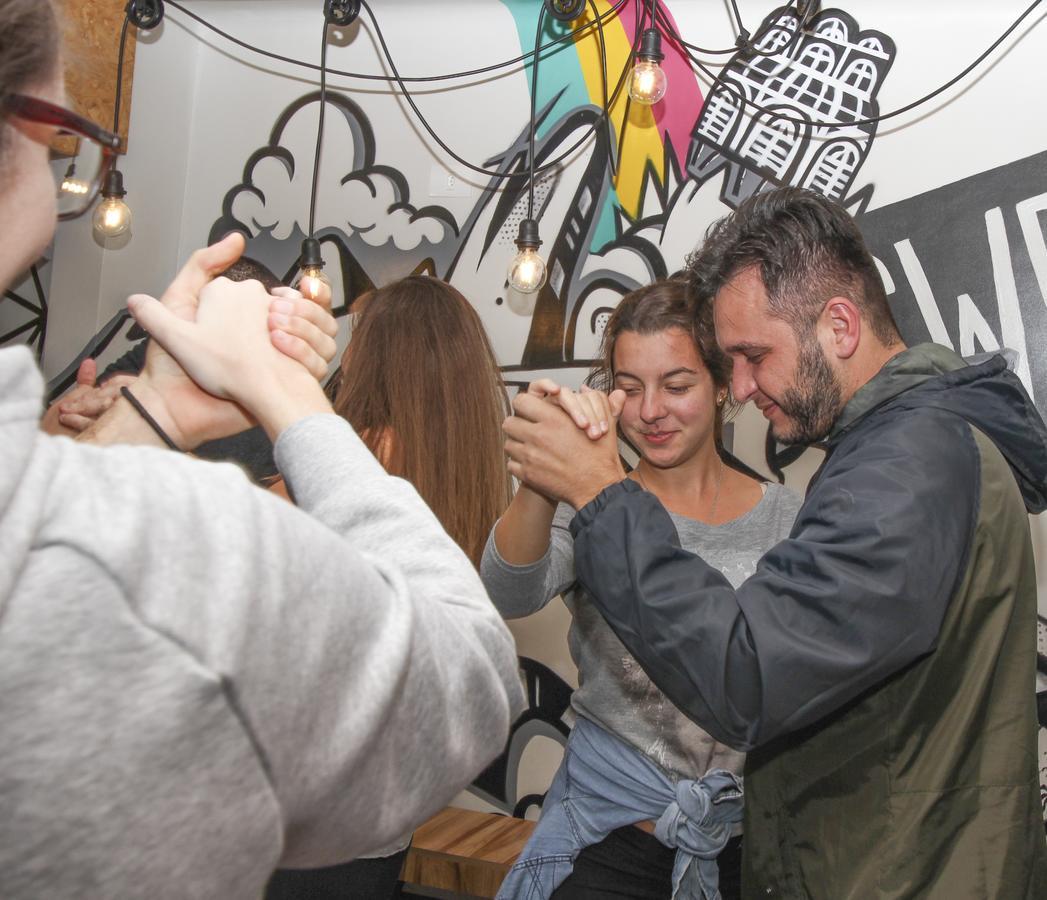 Social Hostel Cafe E Bar Куритиба Экстерьер фото