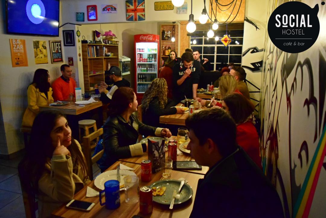 Social Hostel Cafe E Bar Куритиба Экстерьер фото