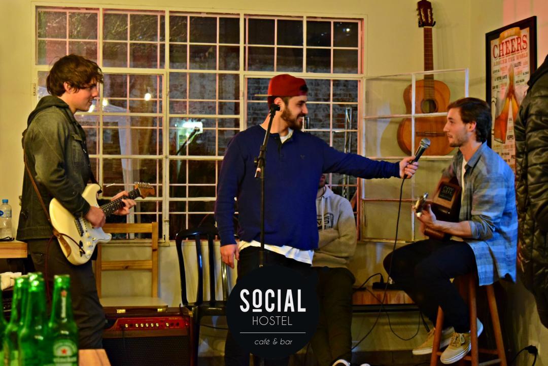 Social Hostel Cafe E Bar Куритиба Экстерьер фото